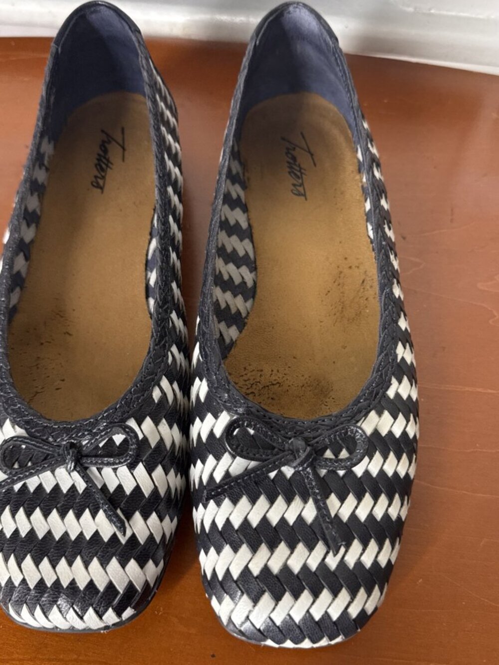 Trotters Intricate Basket-weave Leather Constructed Gillian Ballet Flat Sz 8.5 N